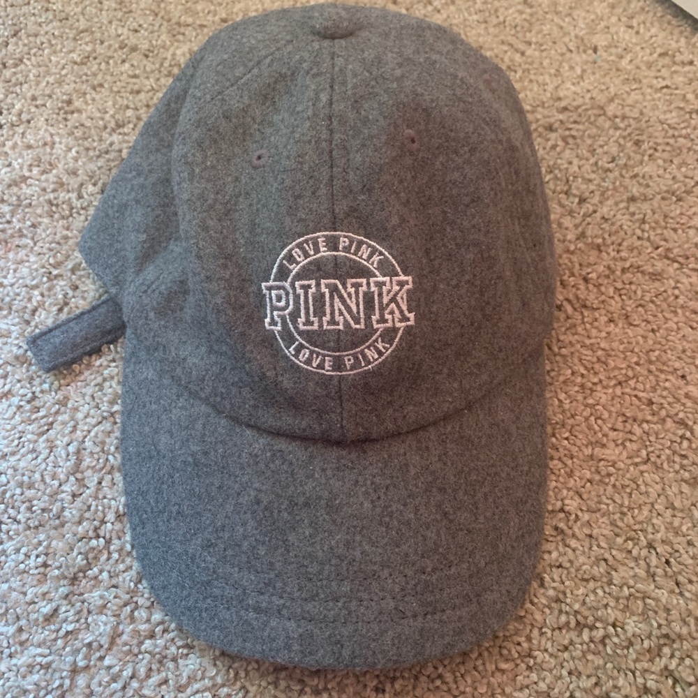 Gray baseball hat ( VS pink)